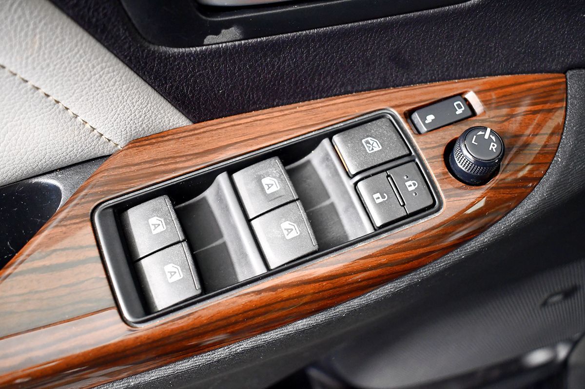 2015 Toyota Sienna Limited Premium photo 15