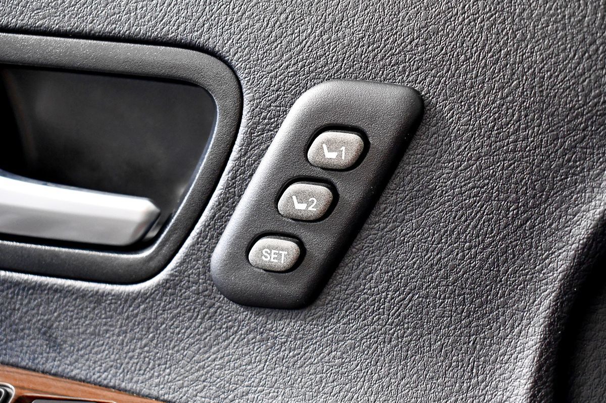 2015 Toyota Sienna Limited Premium photo 16