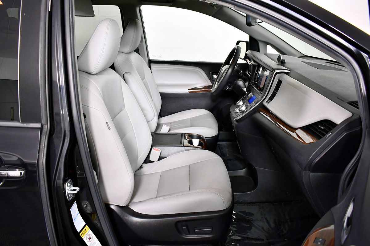 2015 Toyota Sienna Limited Premium photo 42