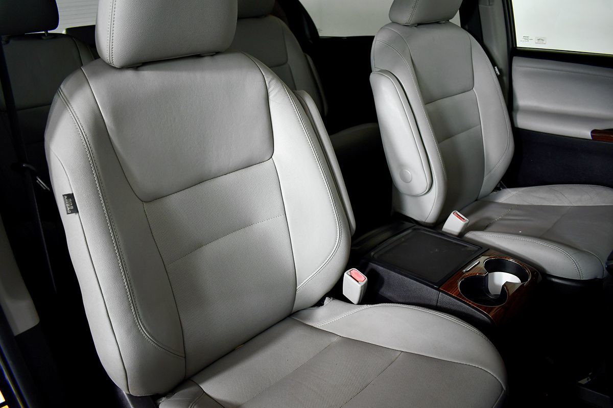 2015 Toyota Sienna Limited Premium photo 43