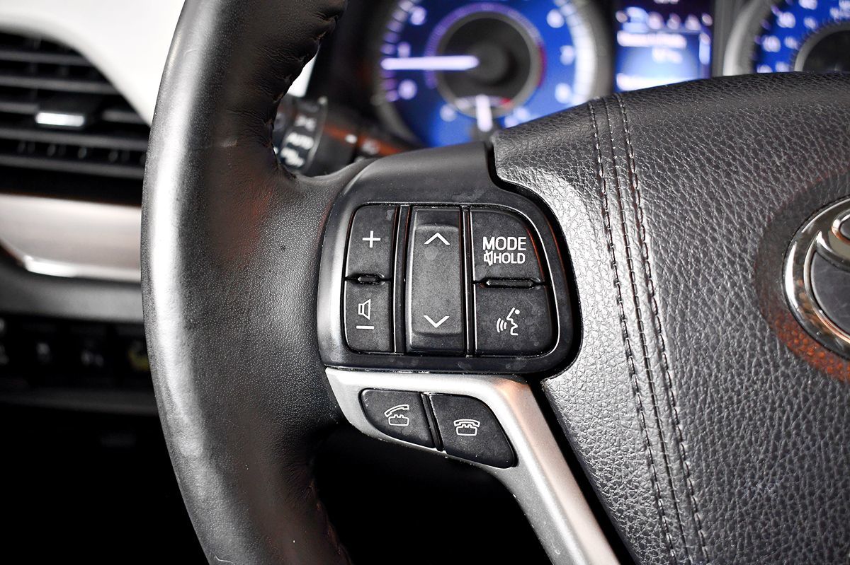 2015 Toyota Sienna Limited Premium photo 25