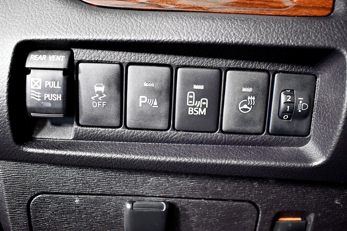 2015 Toyota Sienna Limited Premium photo 35