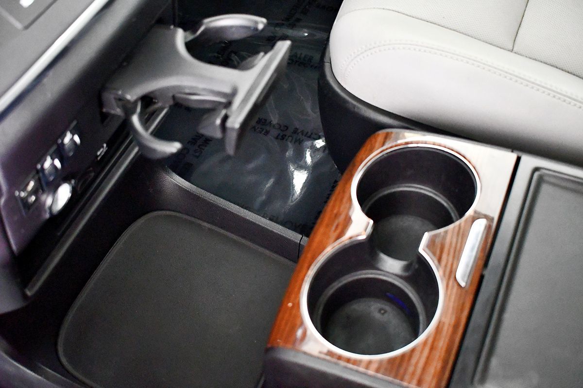 2015 Toyota Sienna Limited Premium photo 36