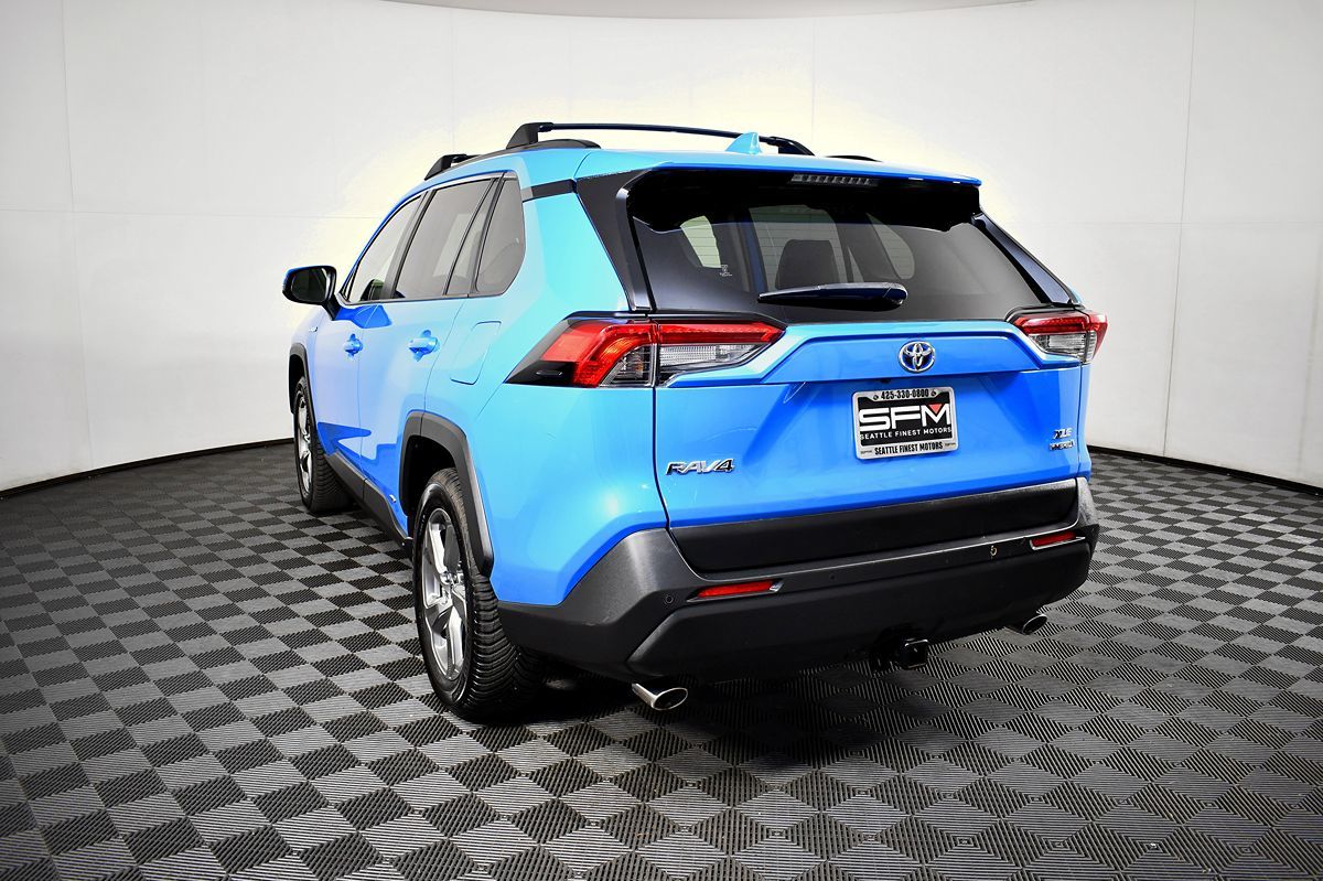 2021 Toyota RAV4 Hybrid XLE Premium photo 11