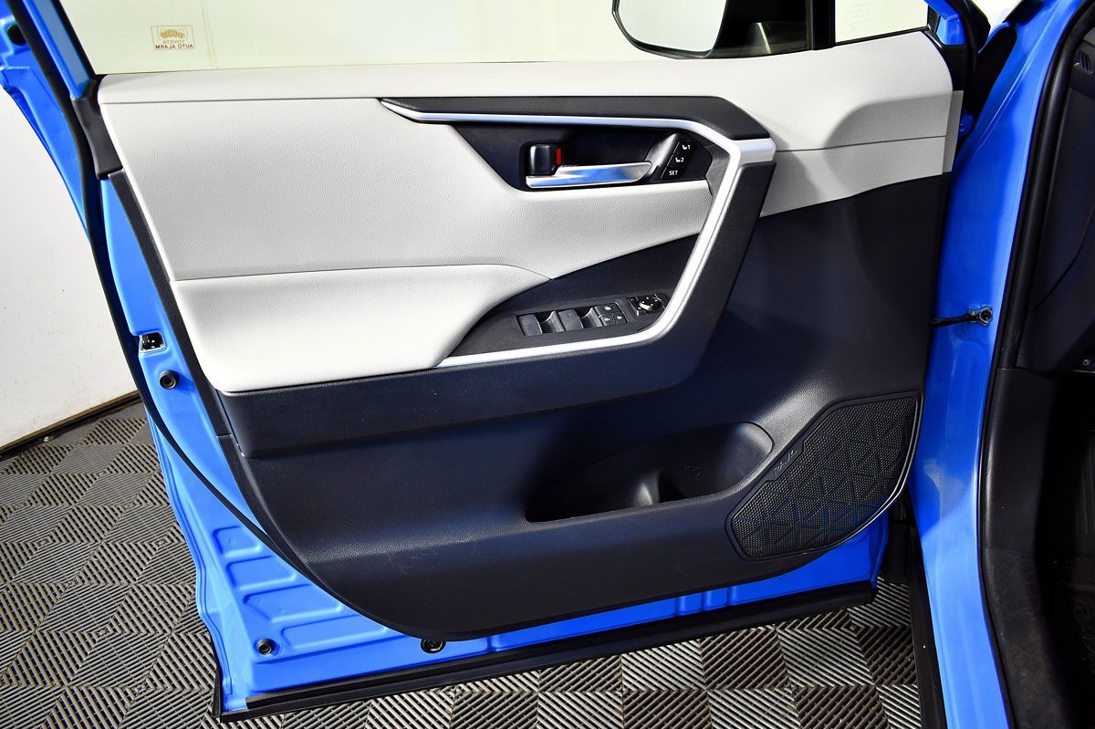 2021 Toyota RAV4 Hybrid XLE Premium photo 14