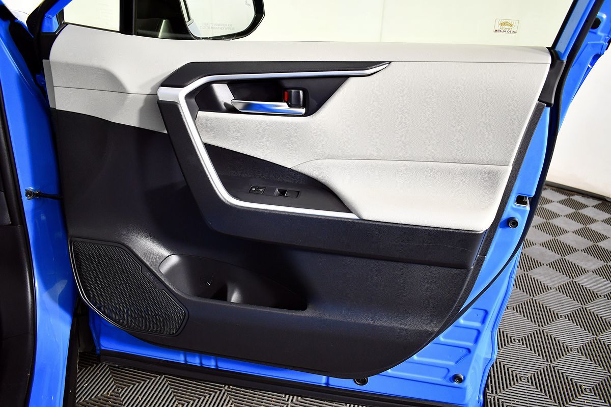 2021 Toyota RAV4 Hybrid XLE Premium photo 39