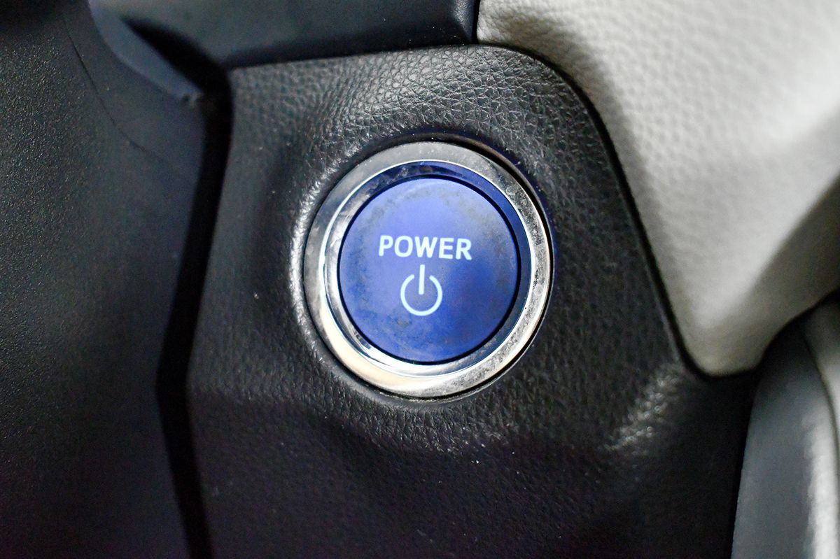 2021 Toyota RAV4 Hybrid XLE Premium photo 29