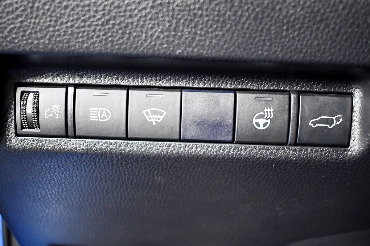2021 Toyota RAV4 Hybrid XLE Premium photo 36