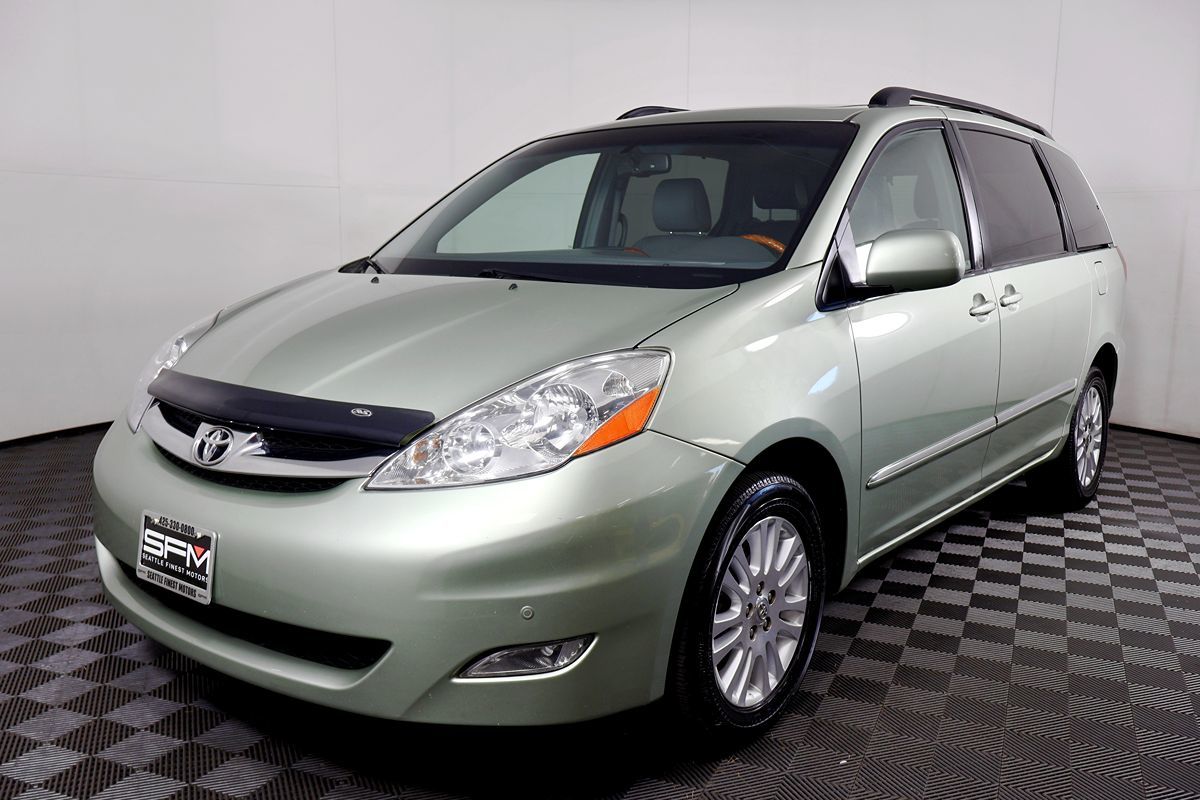 2010 Toyota Sienna XLE Limited photo 3
