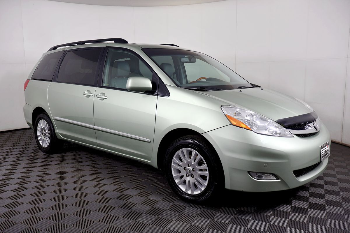 2010 Toyota Sienna XLE Limited photo 6