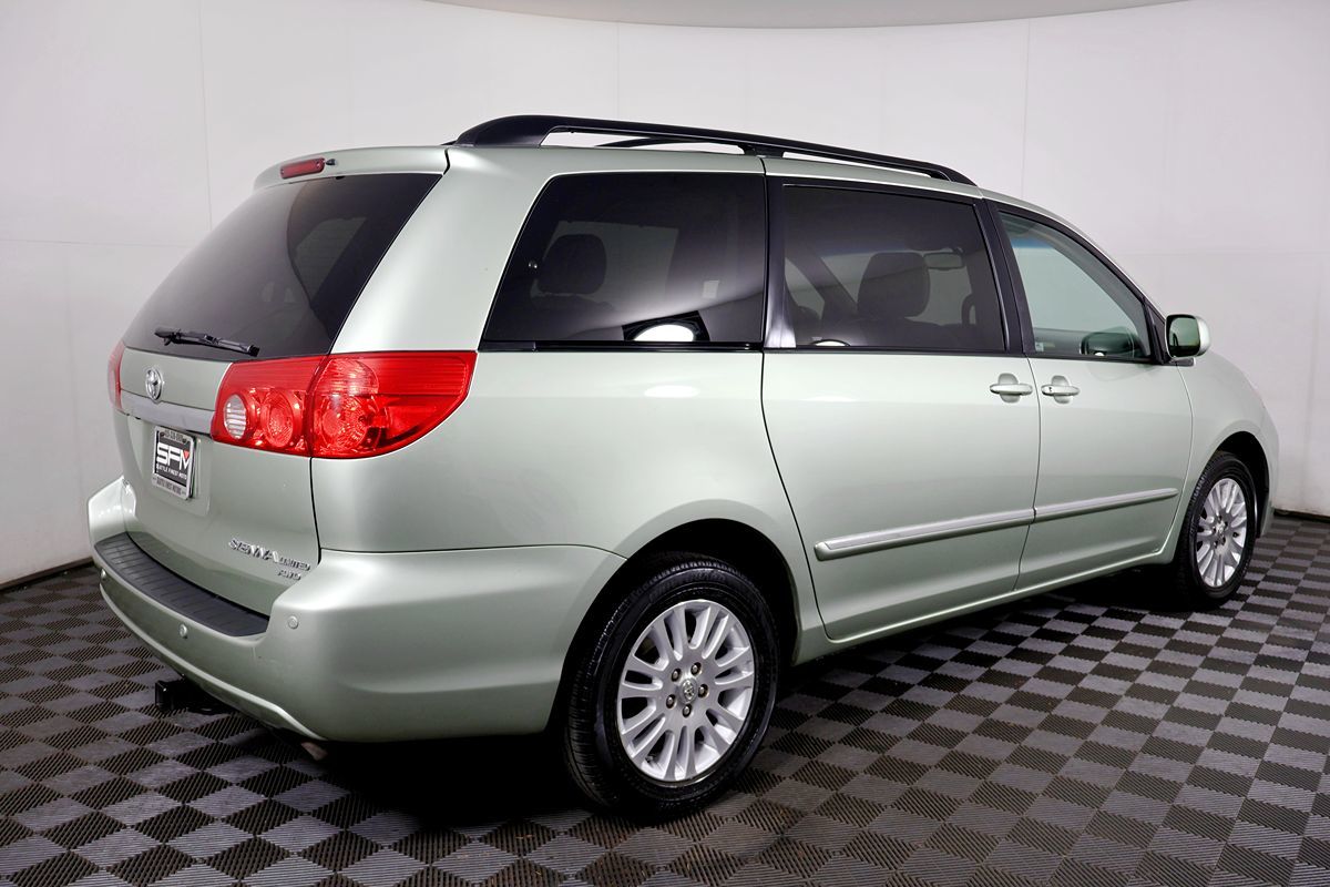 2010 Toyota Sienna XLE Limited photo 8