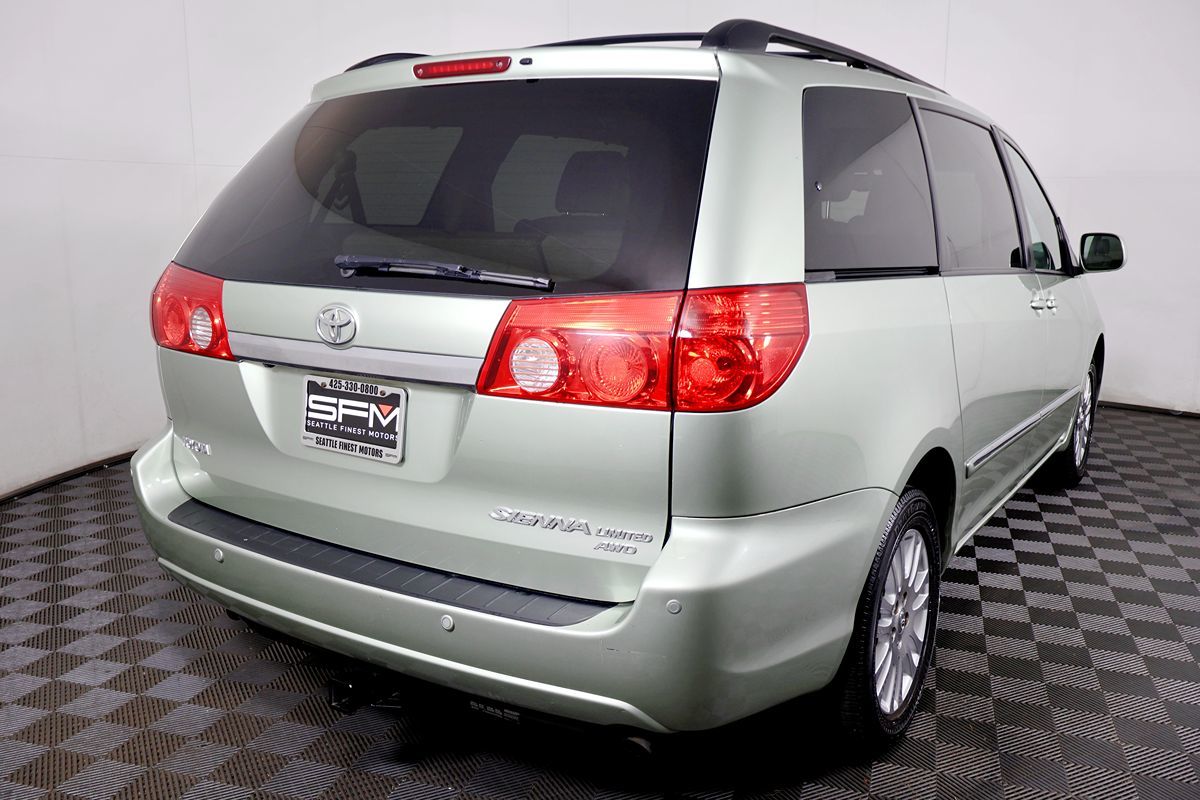 2010 Toyota Sienna XLE Limited photo 9