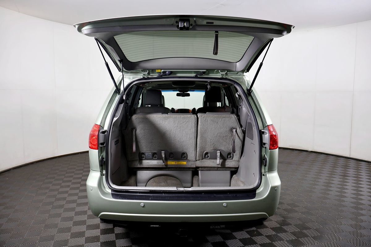 2010 Toyota Sienna XLE Limited photo 45