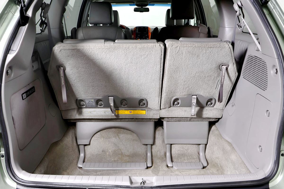 2010 Toyota Sienna XLE Limited photo 44
