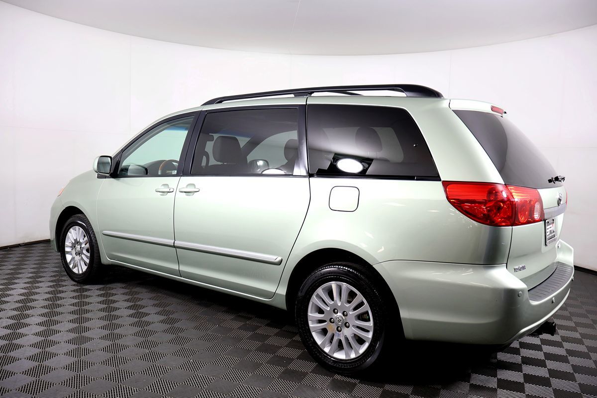 2010 Toyota Sienna XLE Limited photo 12