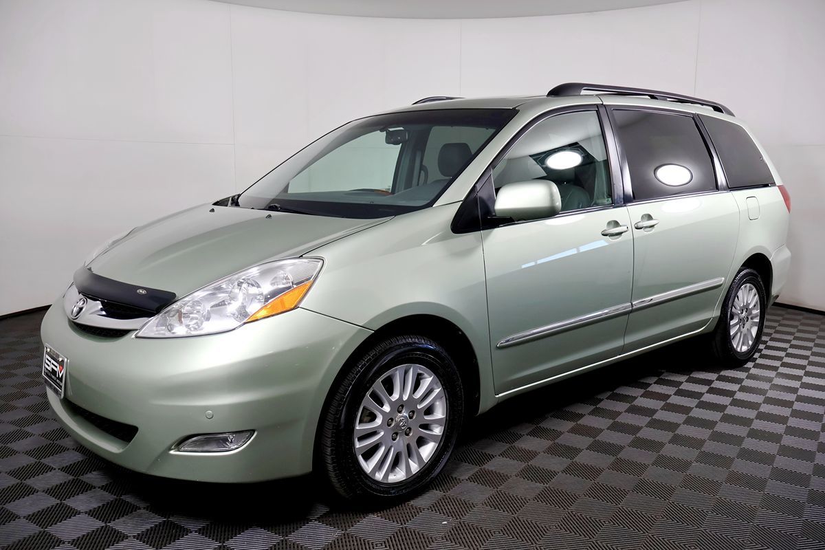 2010 Toyota Sienna XLE Limited photo 2