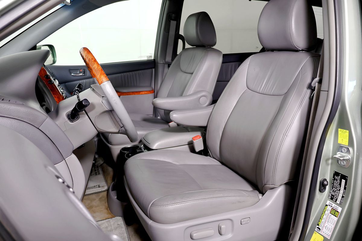 2010 Toyota Sienna XLE Limited photo 18