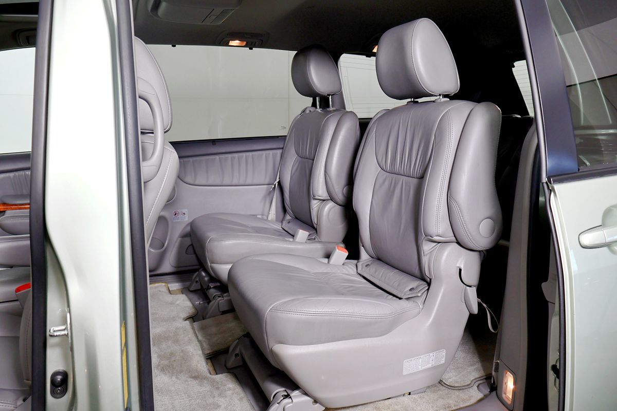 2010 Toyota Sienna XLE Limited photo 19