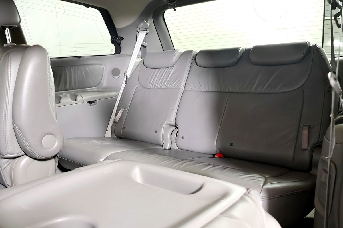 2010 Toyota Sienna XLE Limited photo 21