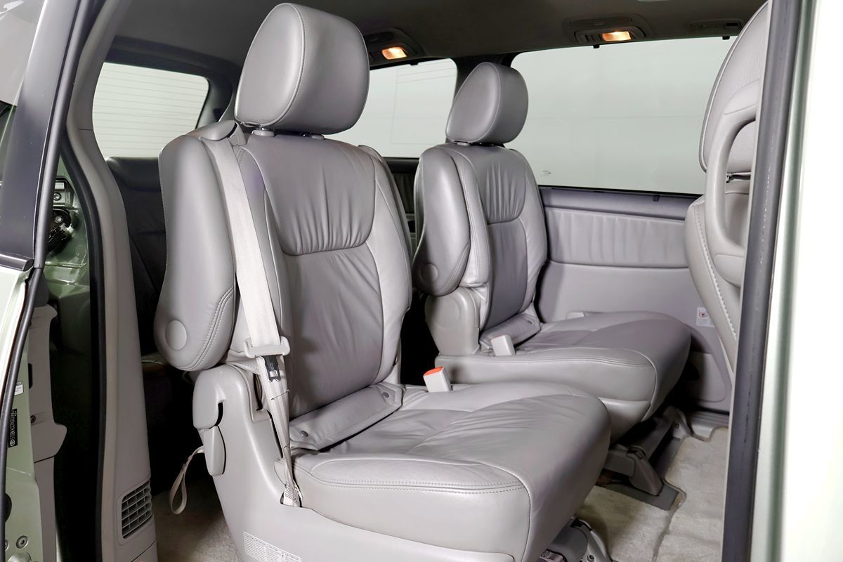 2010 Toyota Sienna XLE Limited photo 25