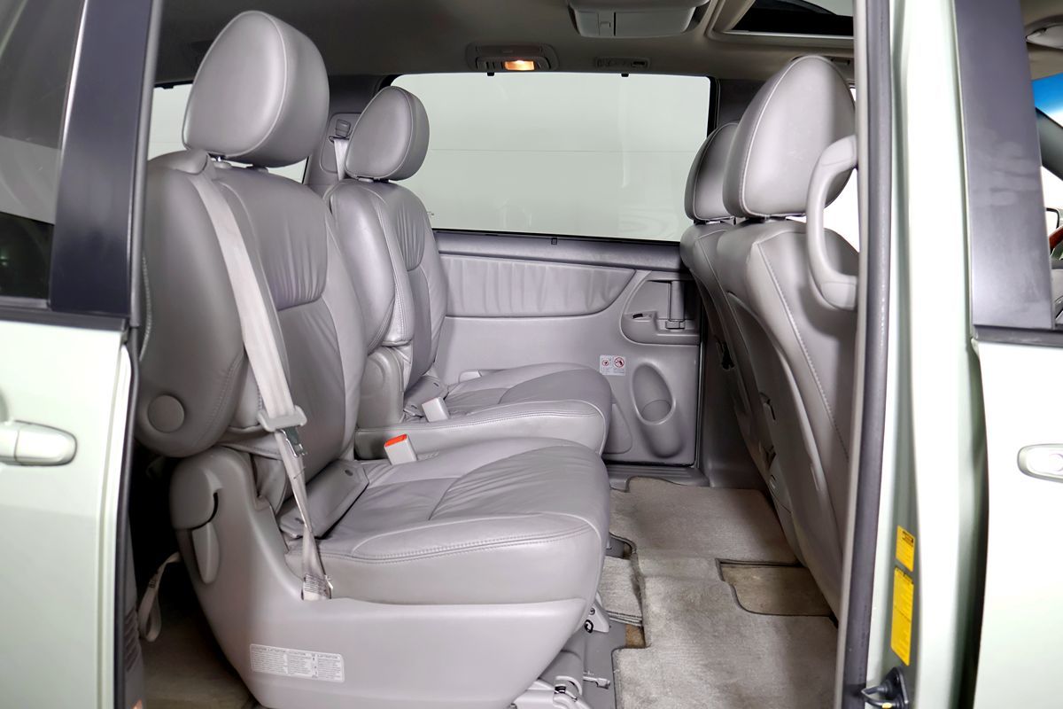 2010 Toyota Sienna XLE Limited photo 26