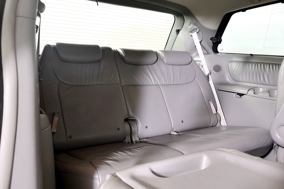 2010 Toyota Sienna XLE Limited photo 28
