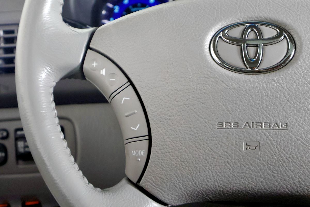 2010 Toyota Sienna XLE Limited photo 31