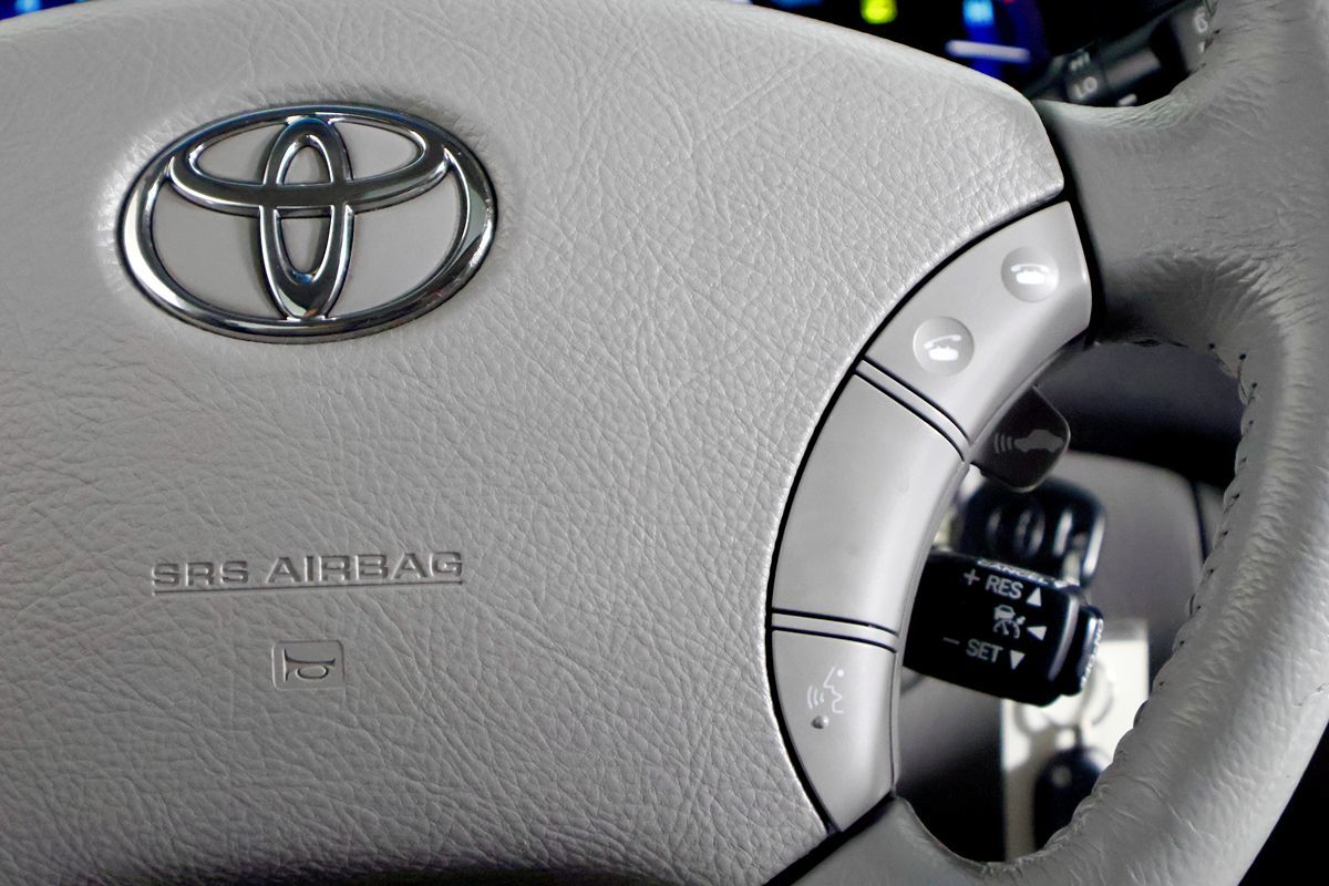2010 Toyota Sienna XLE Limited photo 32