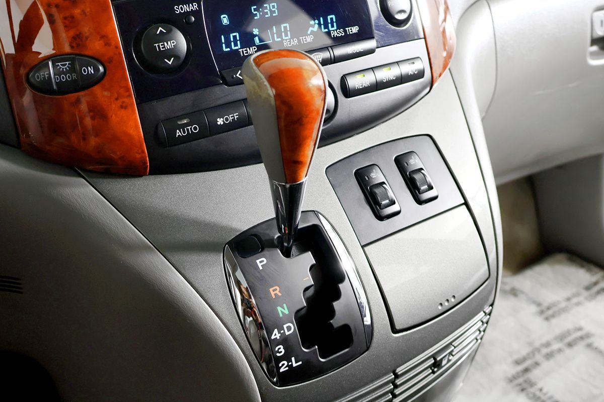 2010 Toyota Sienna XLE Limited photo 33