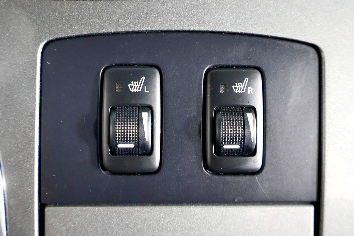2010 Toyota Sienna XLE Limited photo 36