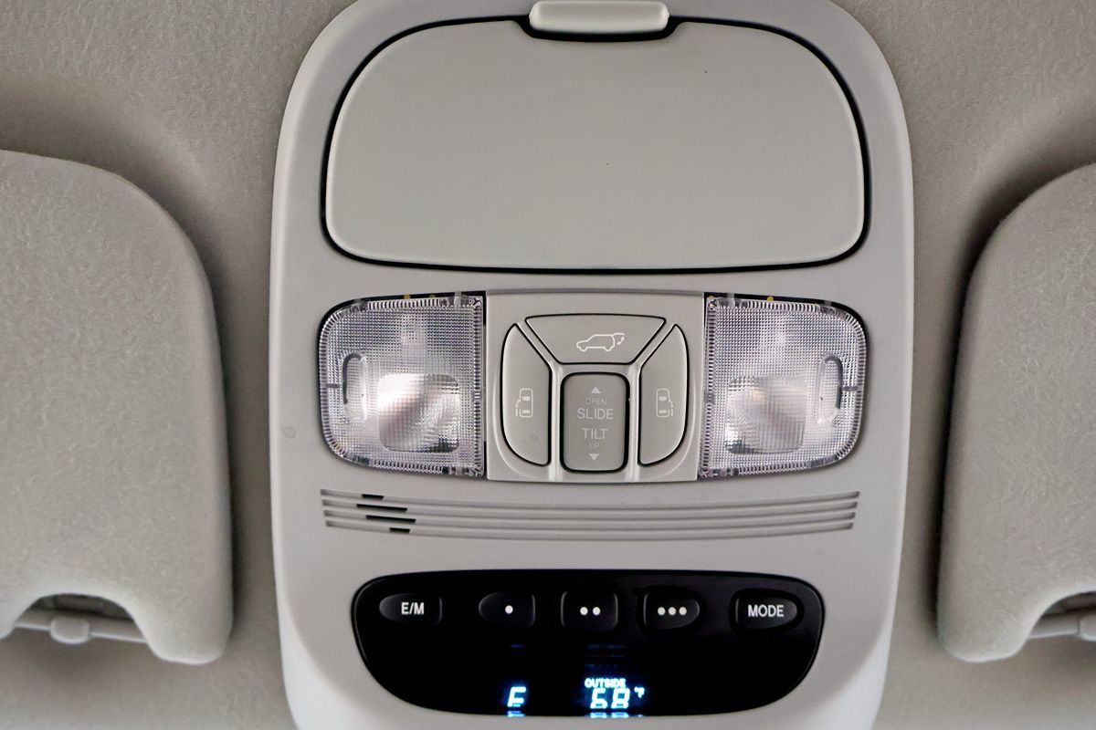 2010 Toyota Sienna XLE Limited photo 41