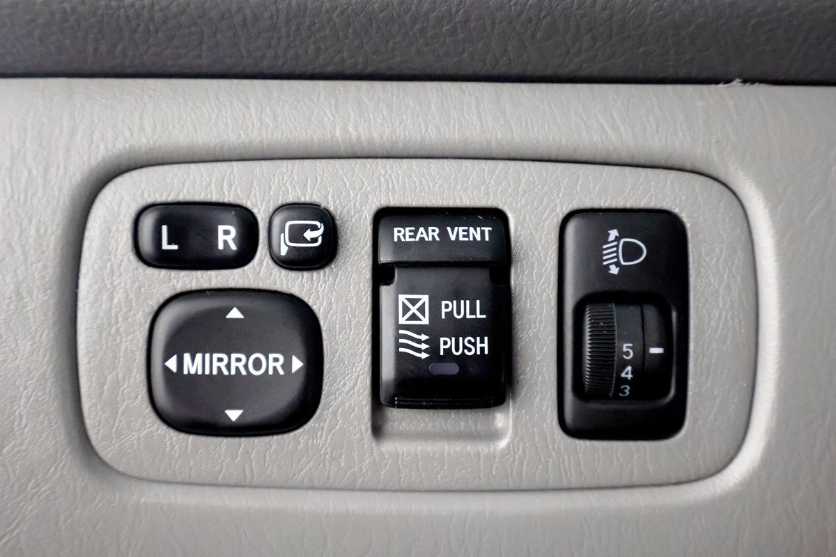 2010 Toyota Sienna XLE Limited photo 42