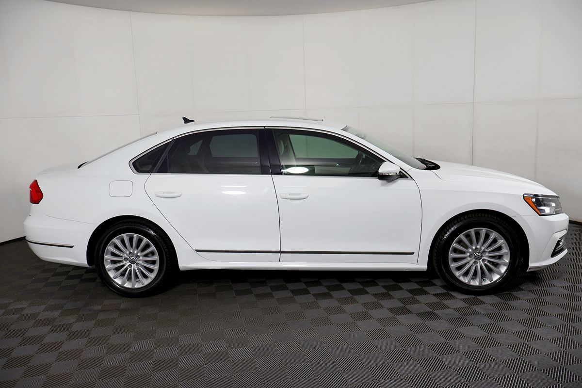 2016 Volkswagen Passat TDI SE photo 4