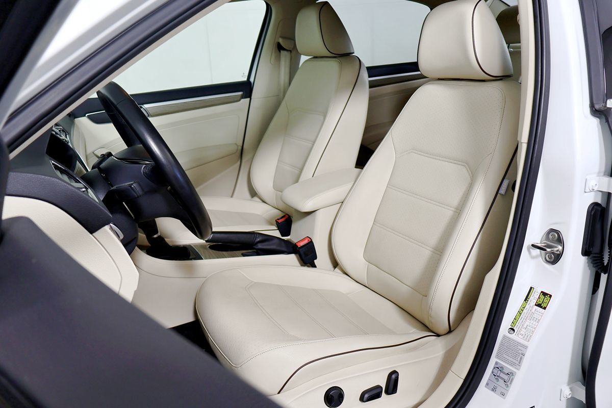 2016 Volkswagen Passat TDI SE photo 14