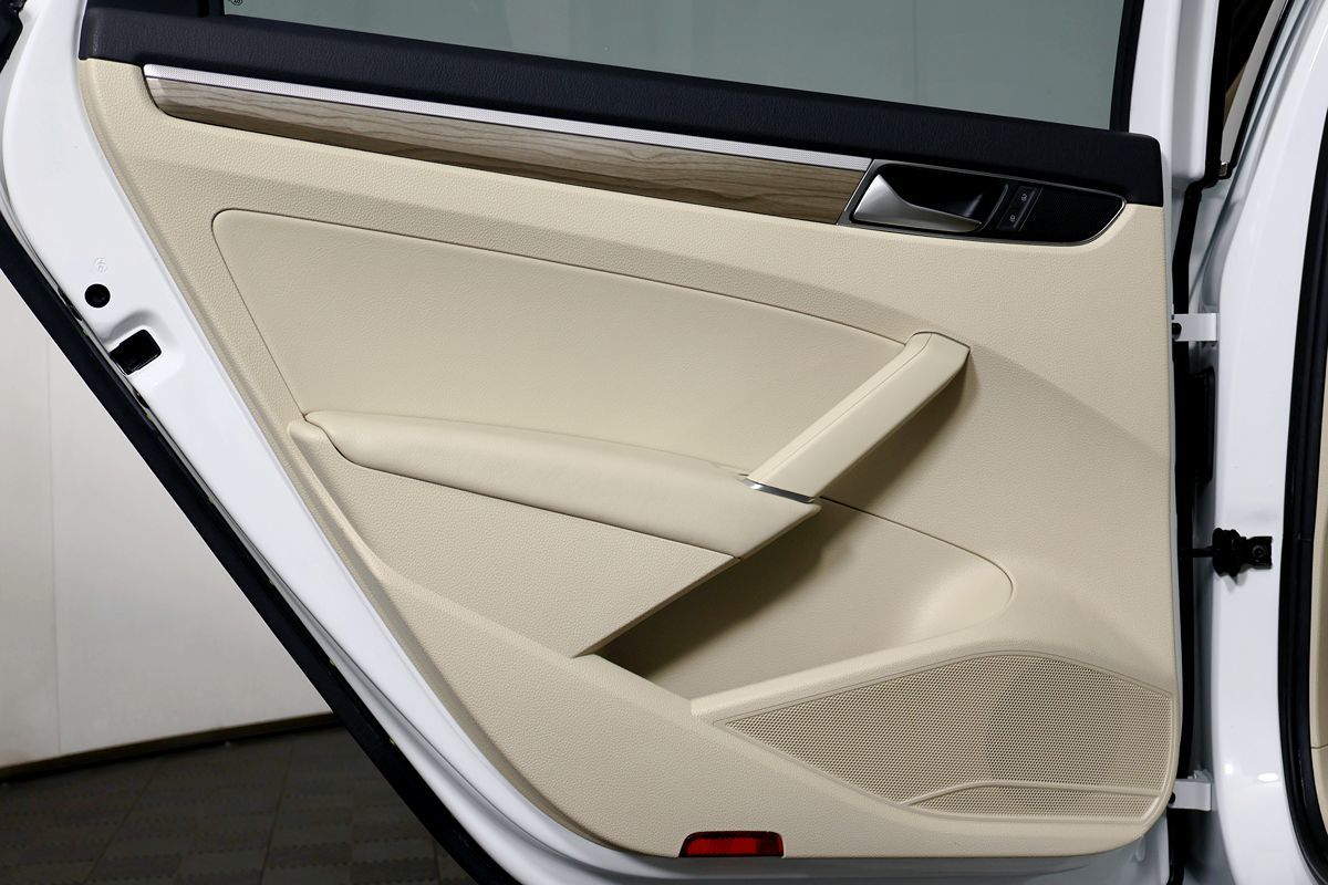 2016 Volkswagen Passat TDI SE photo 15