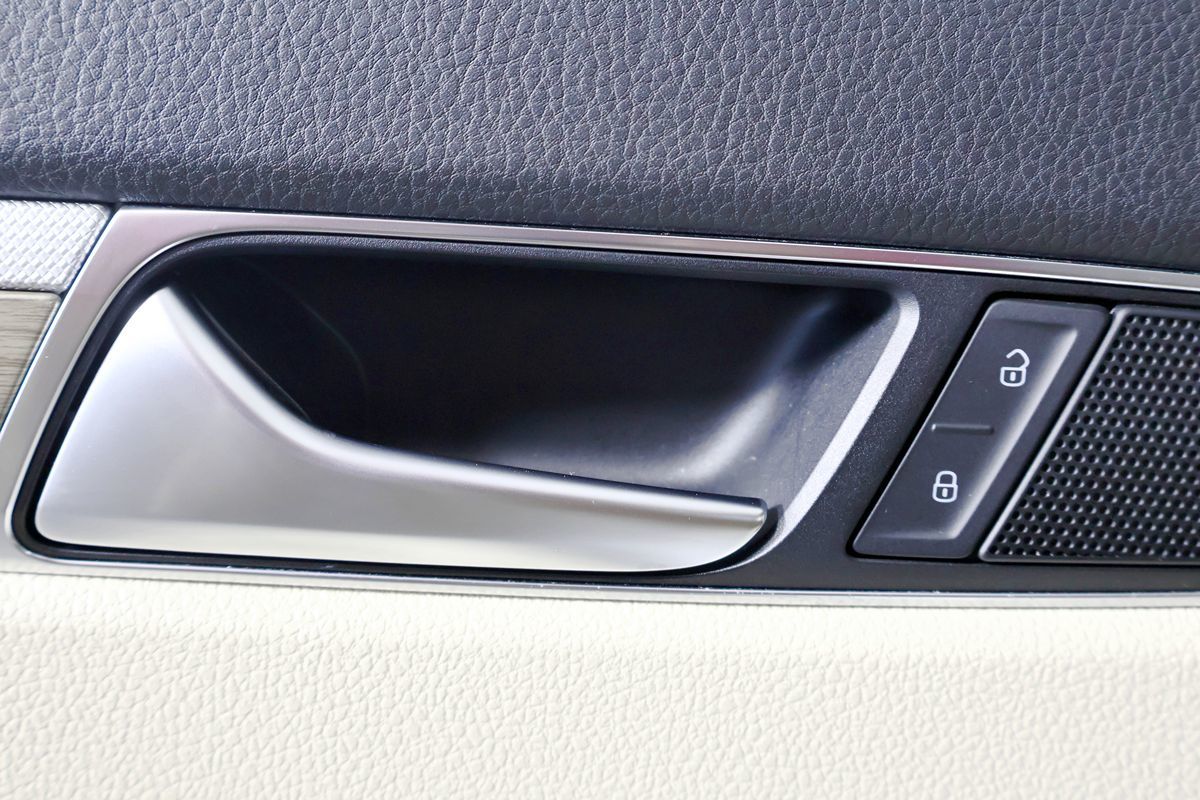 2016 Volkswagen Passat TDI SE photo 17