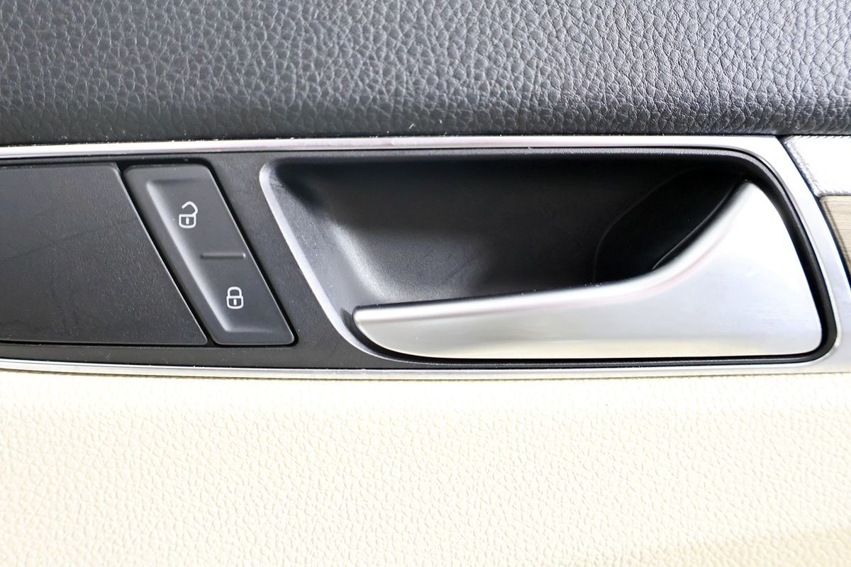 2016 Volkswagen Passat TDI SE photo 19
