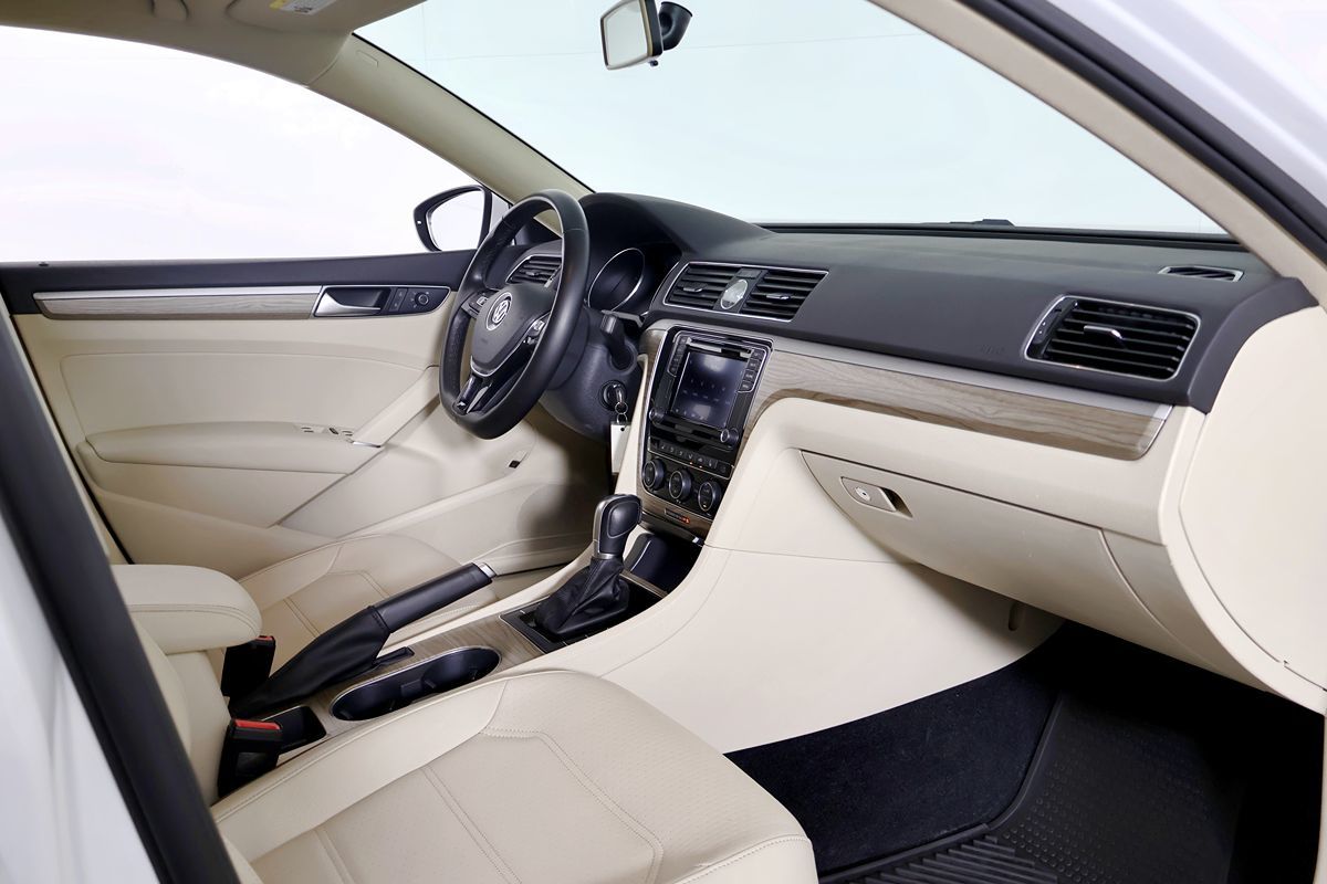 2016 Volkswagen Passat TDI SE photo 20
