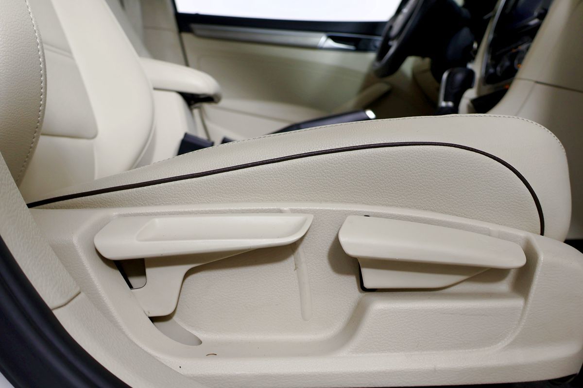 2016 Volkswagen Passat TDI SE photo 22