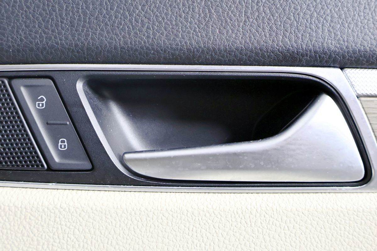 2016 Volkswagen Passat TDI SE photo 24