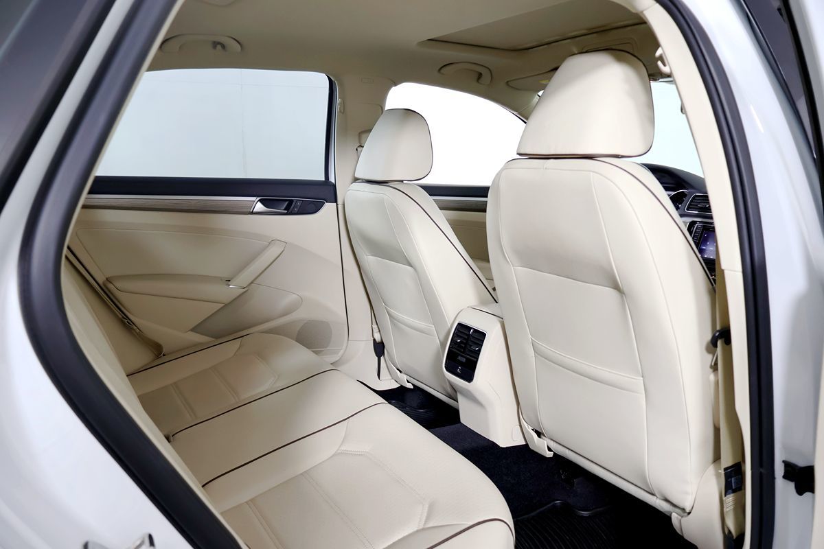 2016 Volkswagen Passat TDI SE photo 25