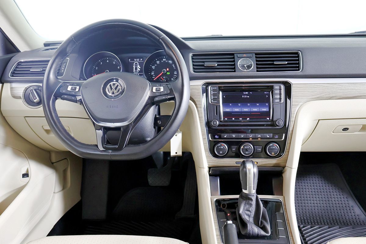 2016 Volkswagen Passat TDI SE photo 27