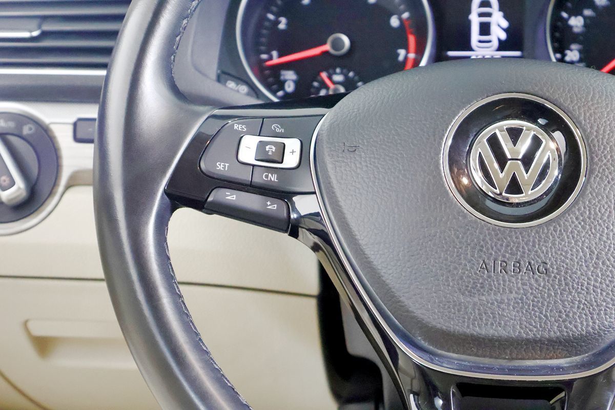 2016 Volkswagen Passat TDI SE photo 29