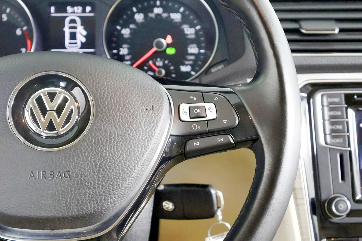 2016 Volkswagen Passat TDI SE photo 30