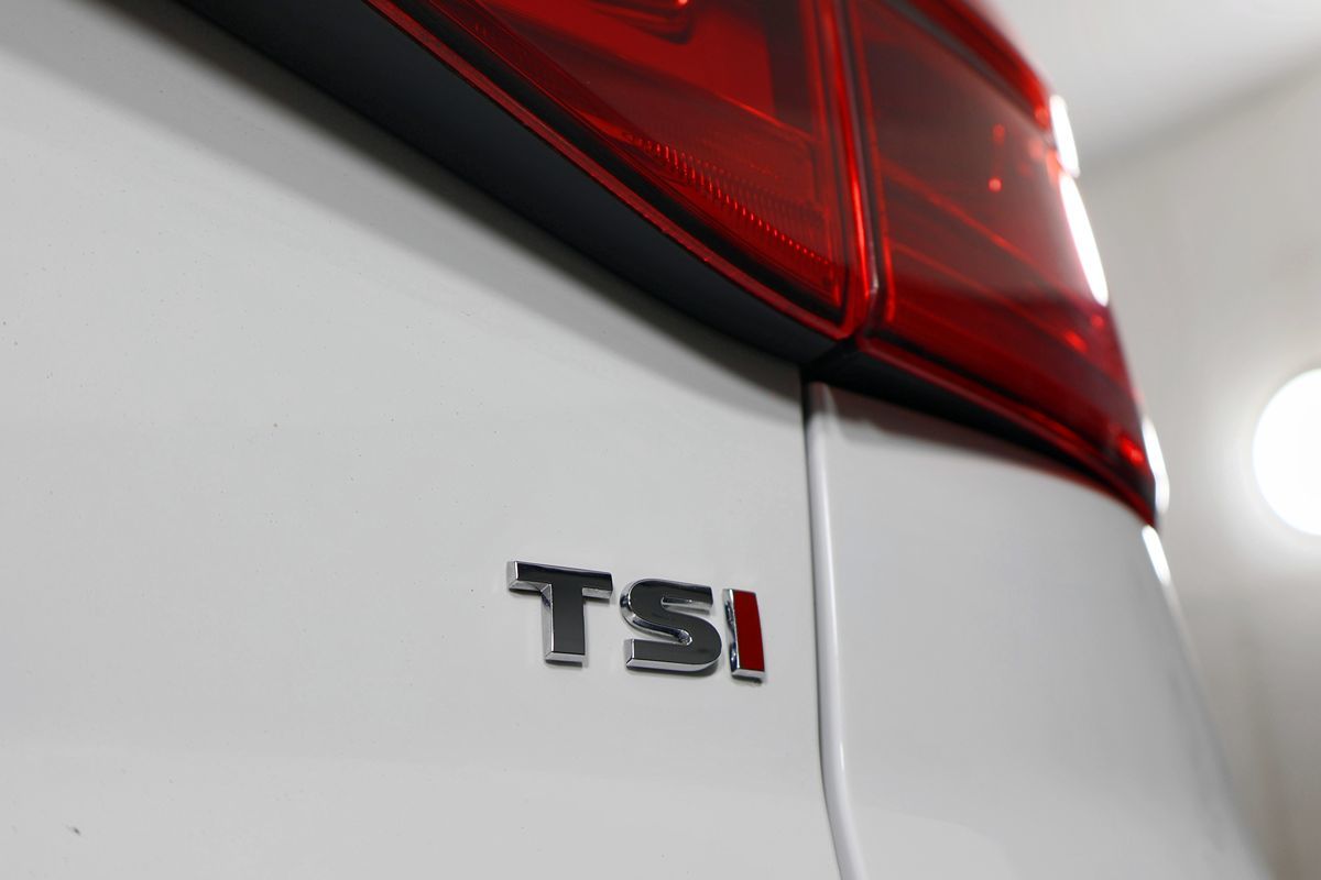 2016 Volkswagen Passat TDI SE photo 33