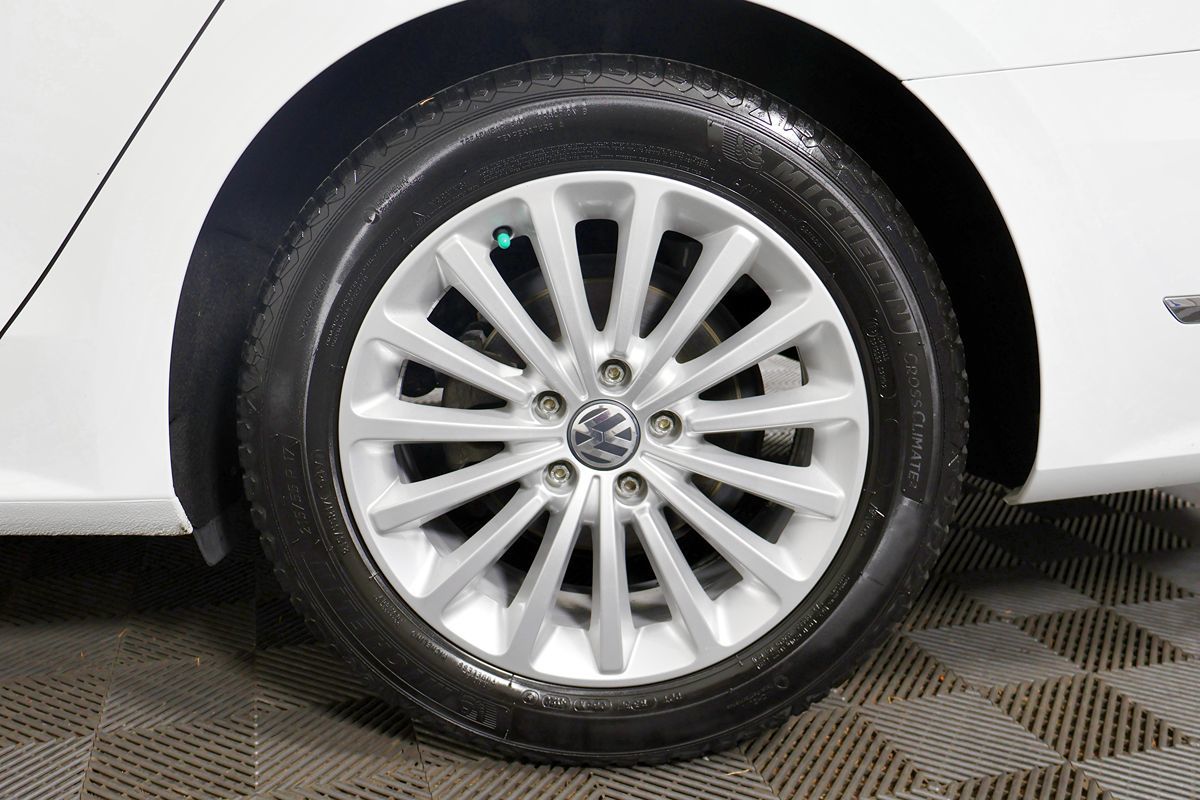 2016 Volkswagen Passat TDI SE photo 38