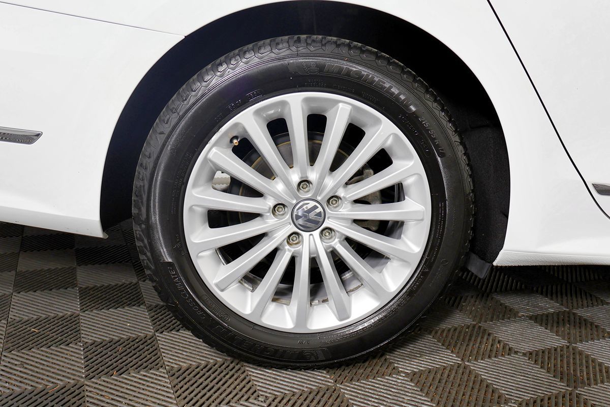 2016 Volkswagen Passat TDI SE photo 39