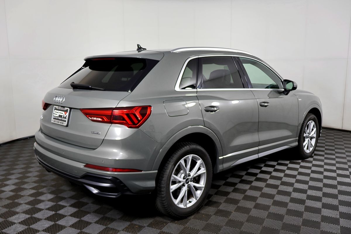 2022 Audi Q3 S line Premium Plus 45 TFSI photo 3
