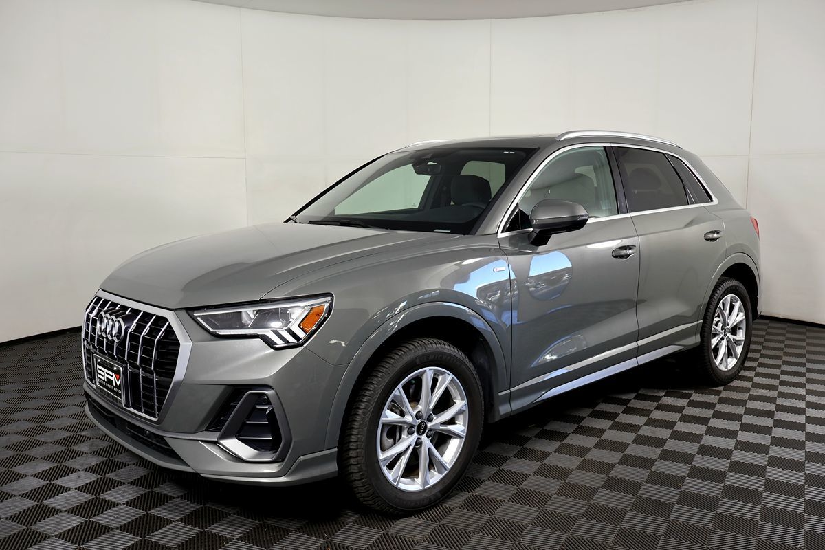 2022 Audi Q3 S line Premium Plus 45 TFSI photo 9