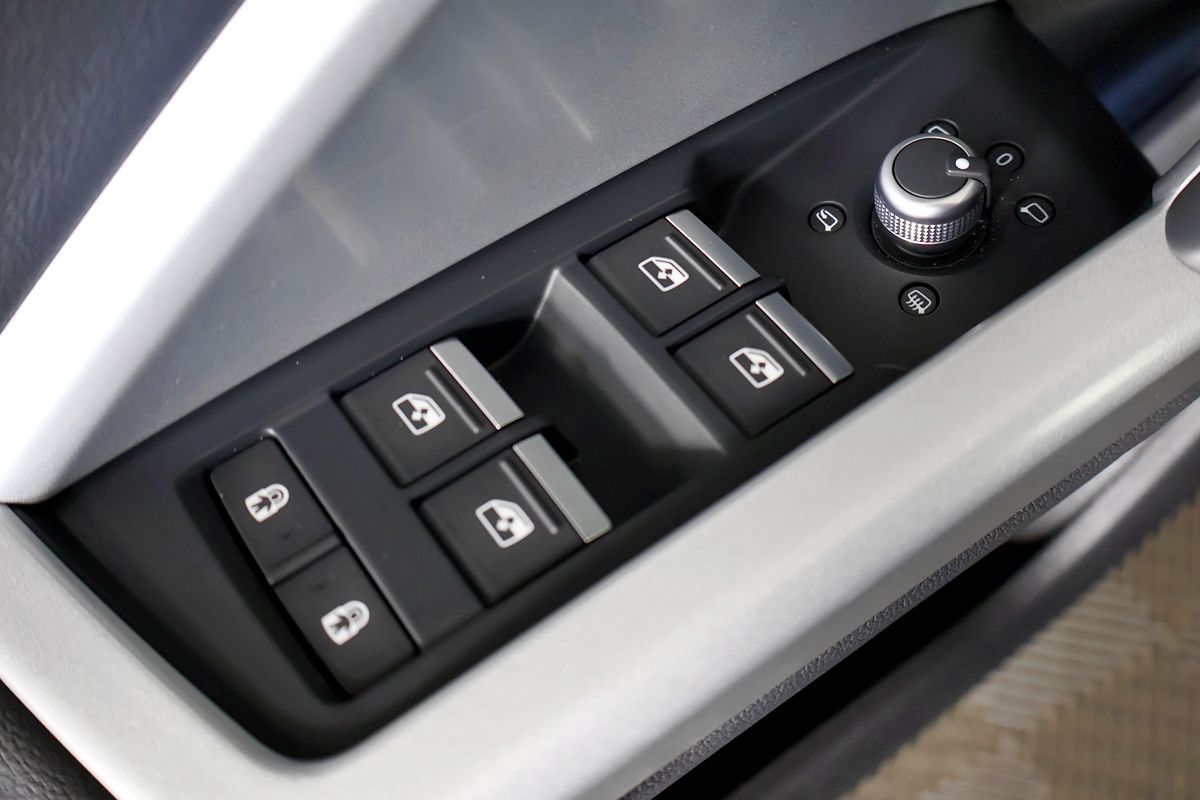 2022 Audi Q3 S line Premium Plus 45 TFSI photo 11